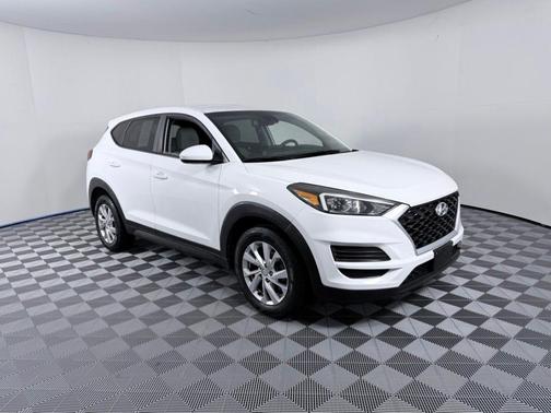 Dazzling White 2019 Hyundai TUCSON SE