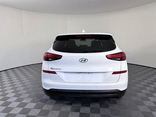 Dazzling White 2019 Hyundai TUCSON SE