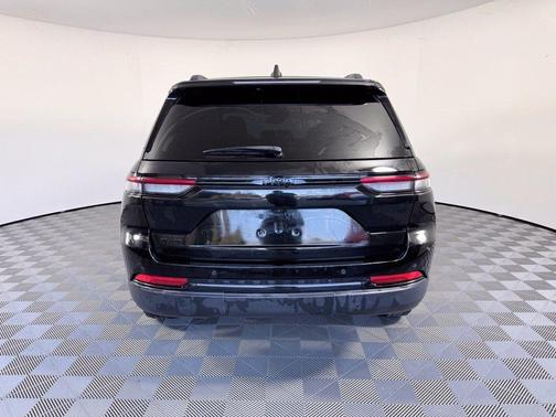 Diamond Black 2024 Jeep Grand Cherokee Laredo