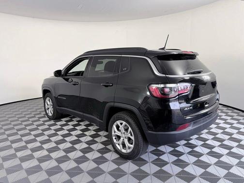 Diamond Black 2024 Jeep Compass Latitude