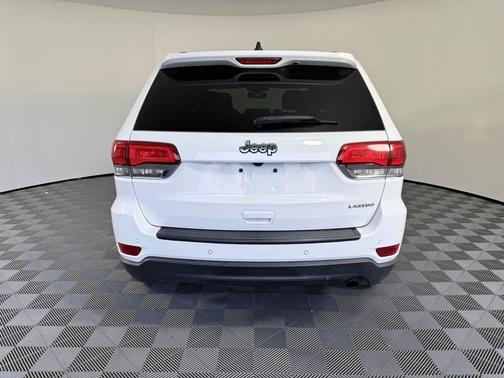 Bright White Clearcoat 2019 Jeep Grand Cherokee Laredo E