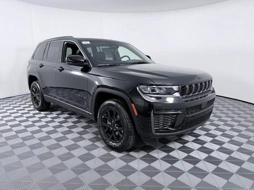 Diamond Black 2026 Jeep Grand Cherokee Laredo