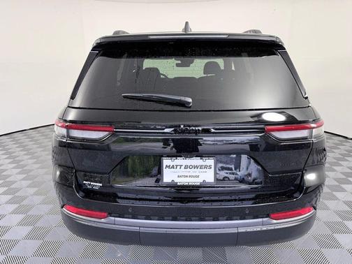 Diamond Black 2026 Jeep Grand Cherokee Laredo