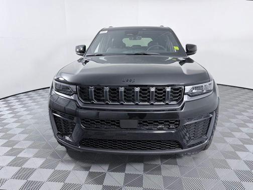 Diamond Black 2026 Jeep Grand Cherokee Laredo