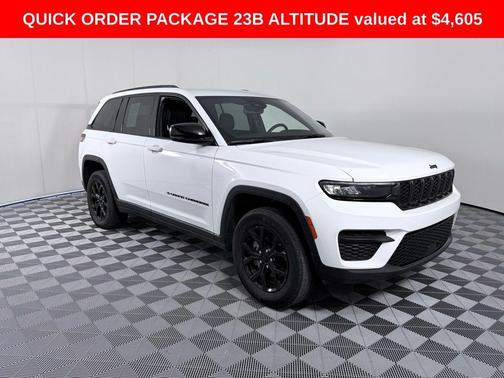 Bright White Clearcoat 2024 Jeep Grand Cherokee Laredo
