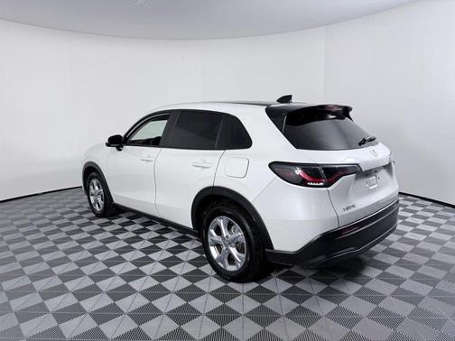 Platinum White 2025 Honda HR-V LX
