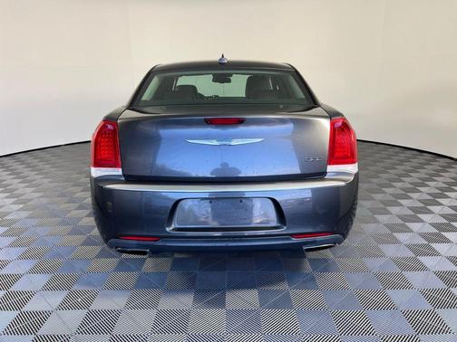 2017 Chrysler 300 Limited