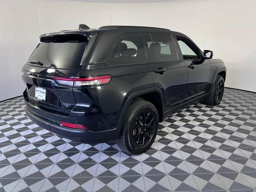 2024 Jeep Grand Cherokee Laredo