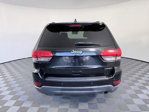 Brilliant Black Crystal Pearlcoat 2016 Jeep Grand Cherokee Laredo