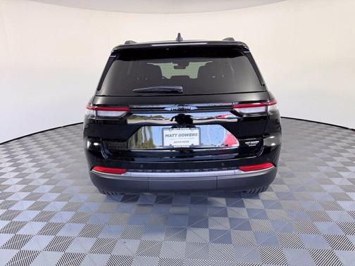Gloss Black 2027 Jeep Grand Cherokee Limited