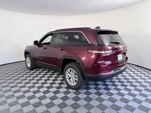 Velvet Red Pearlcoat 2026 Jeep Grand Cherokee Laredo X 4x4
