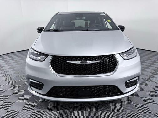 Silver Mist 2026 Chrysler Pacifica Limited