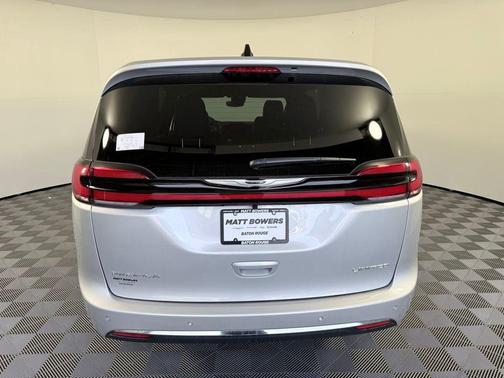 Silver Mist 2026 Chrysler Pacifica Limited