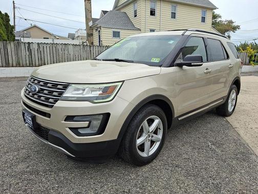 Ruby Red Metallic Tinted Clearcoat 2017 Ford Explorer XLT