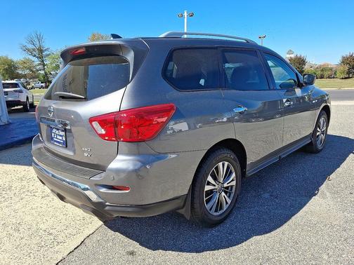 2019 Nissan Pathfinder SV