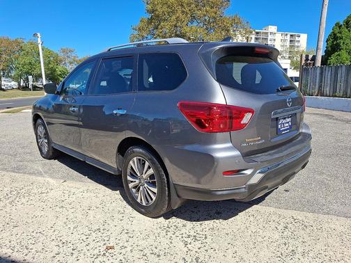 2019 Nissan Pathfinder SV
