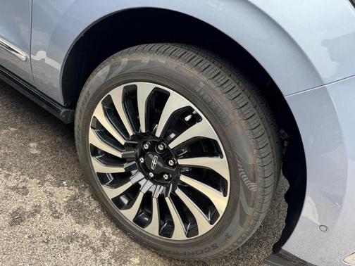 CHRMA CRYSTL BLUE MET PC 2024 Lincoln Navigator Black Label
