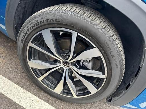 2025 Volkswagen Atlas Cross Sport 2.0T SEL Premium