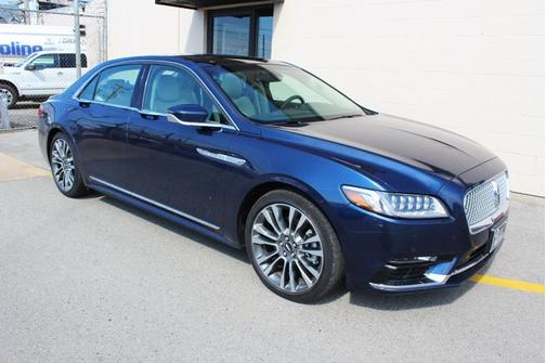 MIDNIGHT SAPPHIRE BLUE MET 2017 Lincoln Continental Reserve