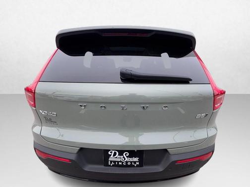 2023 Volvo XC40 B5 Plus Dark Theme