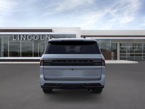 GRAY MIST METALLIC TRI-COAT 2026 Lincoln Navigator Reserve