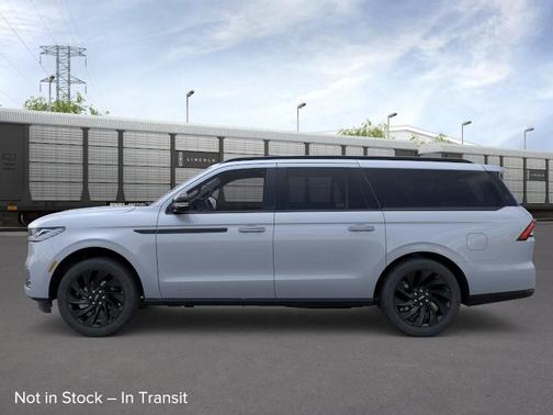 GRAY MIST METALLIC TRI-COAT 2026 Lincoln Navigator Reserve