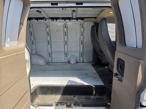 Summit White 2016 Chevrolet Express 2500 Work Van