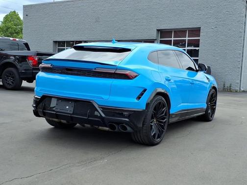 Blue 2025 Lamborghini Urus SE