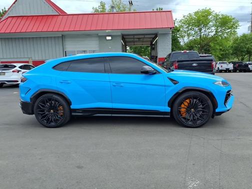 Blue 2025 Lamborghini Urus SE