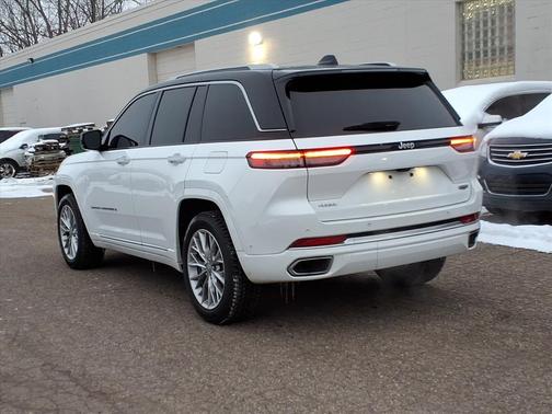 2023 Jeep Grand Cherokee Summit