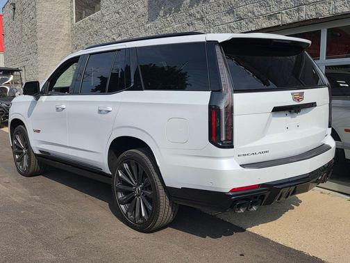 Crystal White Tricoat 2025 Cadillac Escalade V-Series