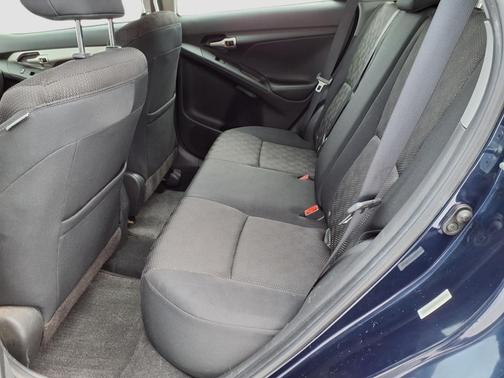 2010 Pontiac Vibe Base