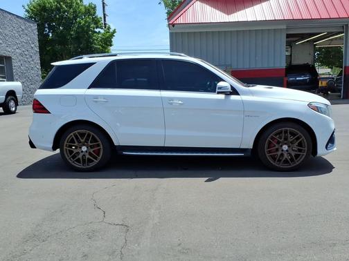 designo Diamond White Metallic 2016 Mercedes-Benz AMG GLE S-model 4MATIC