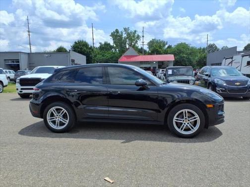 2022 Porsche Macan Base