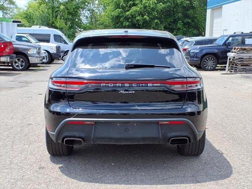 2022 Porsche Macan Base