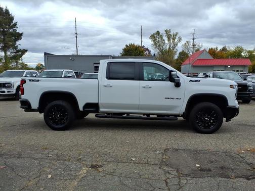 2025 Chevrolet Silverado 3500 LT