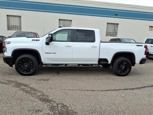 2025 Chevrolet Silverado 3500 LT