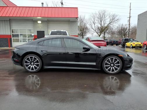 2022 Porsche Taycan Base