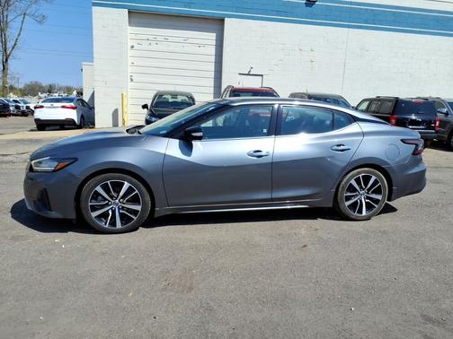 Gun Metallic 2022 Nissan Maxima SL