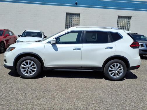 Pearl White 2017 Nissan Rogue SV