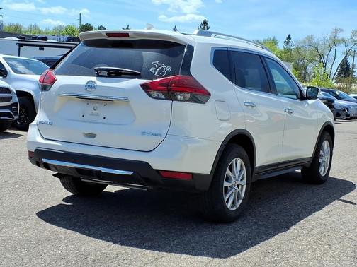 Pearl White 2017 Nissan Rogue SV