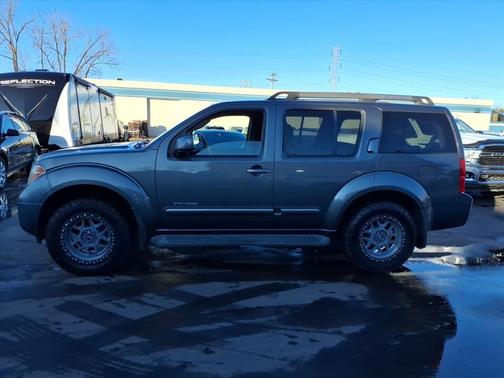 2005 Nissan Pathfinder SE