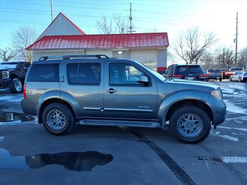 2005 Nissan Pathfinder SE