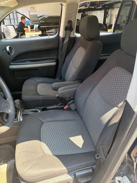 Blue 2010 Chevrolet HHR LT