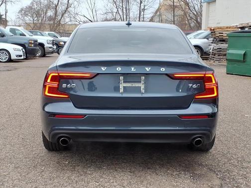 2020 Volvo S60 T6 Momentum