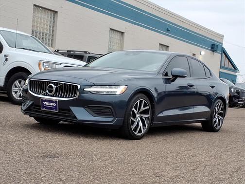 2020 Volvo S60 T6 Momentum