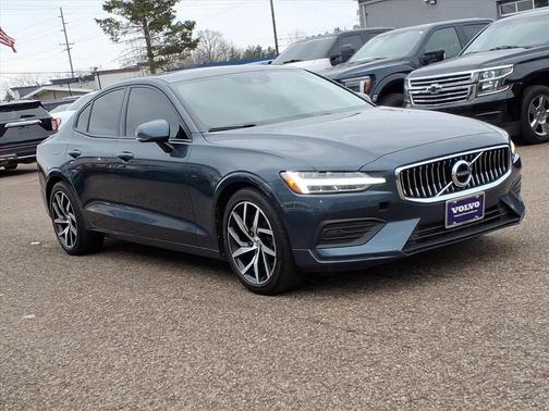 2020 Volvo S60 T6 Momentum