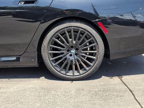 Black Sapphire Metallic 2025 BMW i7 xDrive60