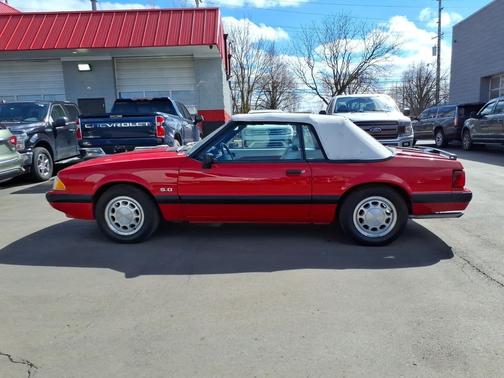 1990 Ford Mustang LX 5.0L Sport