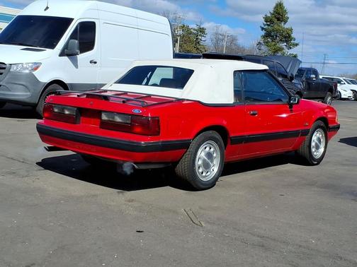 1990 Ford Mustang LX 5.0L Sport